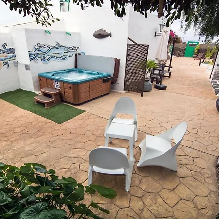 بيت للعطل Buganvilla Molino تيناجون